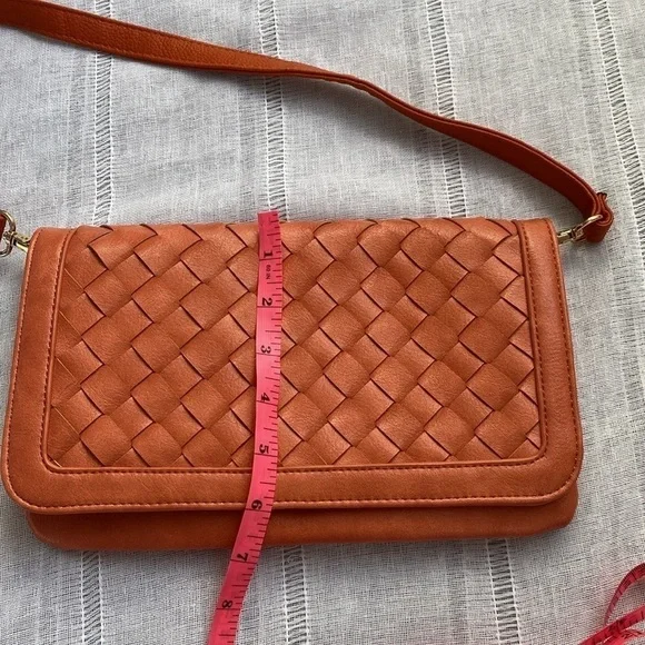 Urban Expressions NWOT orange woven vegan shoulder bag. - Picture 10 of 12